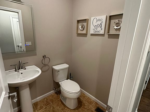 5th image of 6 Lexington Gdns