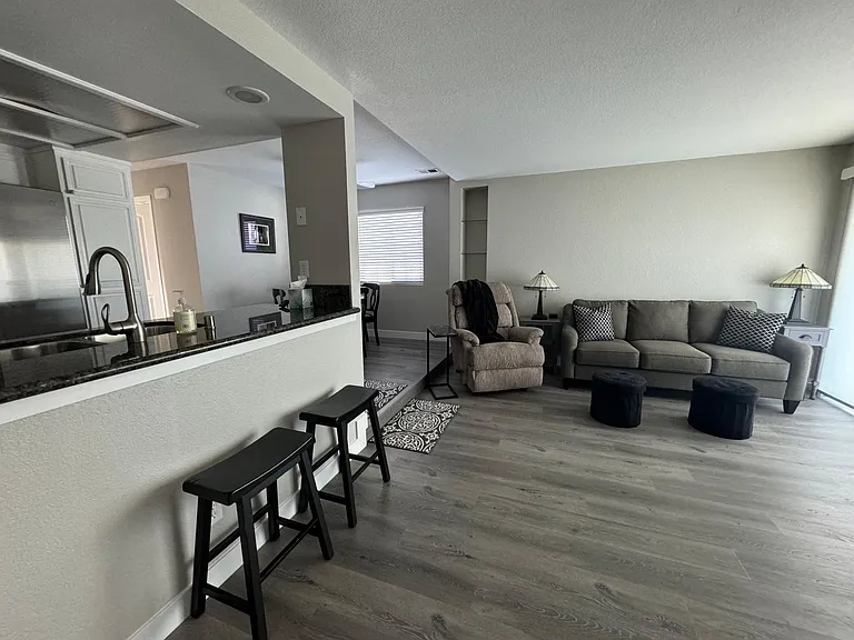 184 Cypress Ave — Photo 3