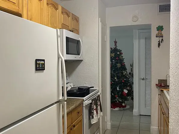 7235 SW 94th Pl APT J6, Miami, FL 33173