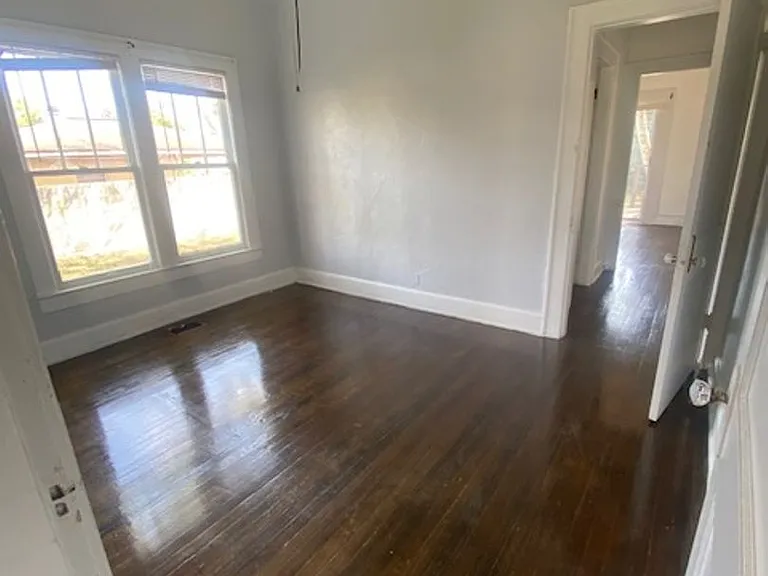 1014 W Rich Ave — Photo 4