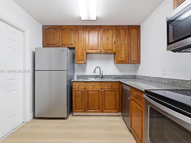 15205 NE 6th Ave #D305 — Photo 4