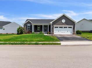 313 Camden Dr, Zelienople, PA 16063