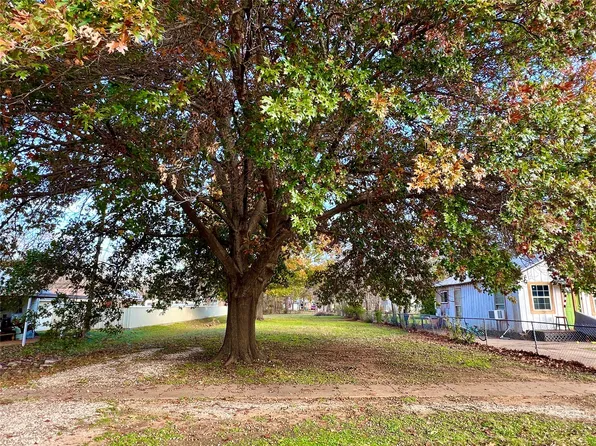 817 Plum St, Graham, TX 76450