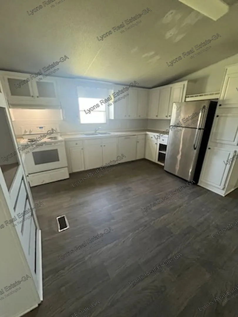 3 bed, 2.0 bath, $900 — Photo 4