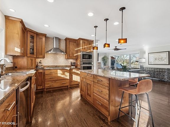 4th image of 7 Larkspur Ln
