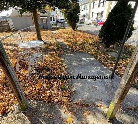 3rd image of 567 Salem Ave