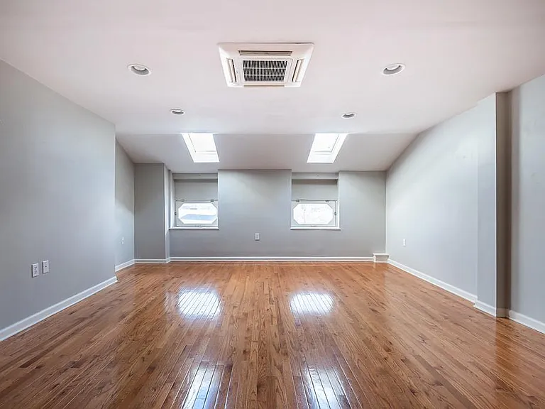 247 Warren St #7 — Photo 9