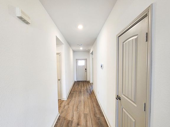 2nd image of 125 Sweetwater Creek Ln