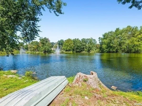 12 Lakeridge Drive #12, Huntington, NY 11743