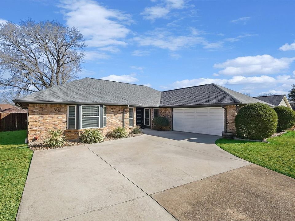 1st image of 127 Creek Courts Dr
