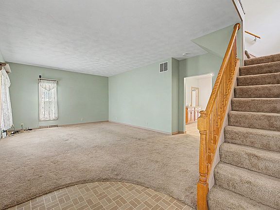 3rd image of 113 N Beebe St