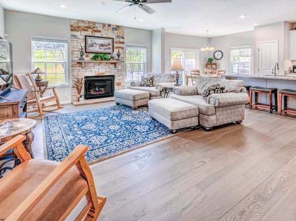 220 Stonehurst Dr, Morgantown, WV 26501