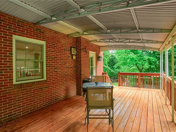 4th image of 836 Harmony Rd
