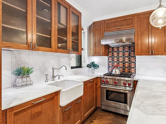 5th image of 18 W 70th St APT 3C