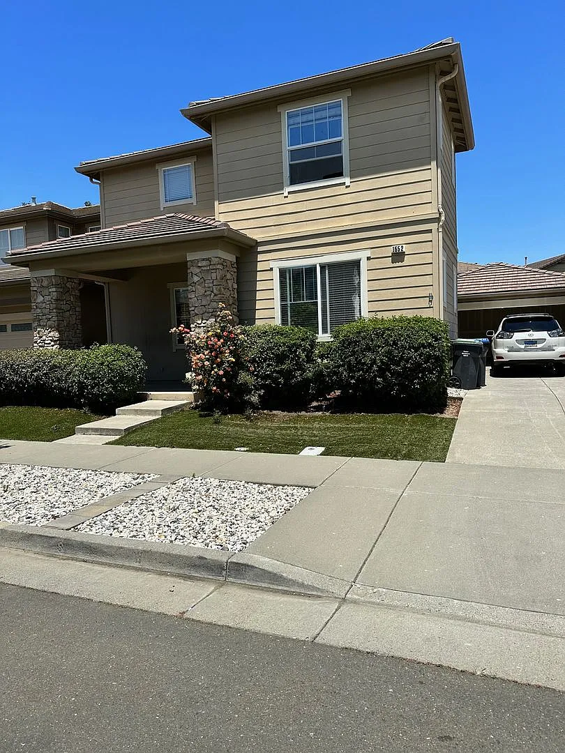 1552 Bailey Dr photo 1