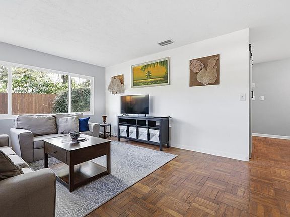 4th image of 314 NW 36th Ter