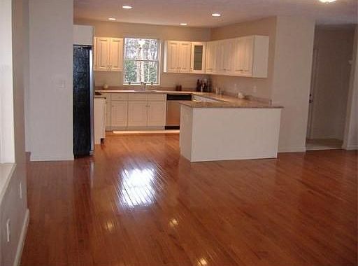 5th image of 108 Beaver St