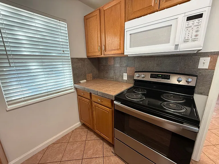 1349 Kenton St — Photo 12