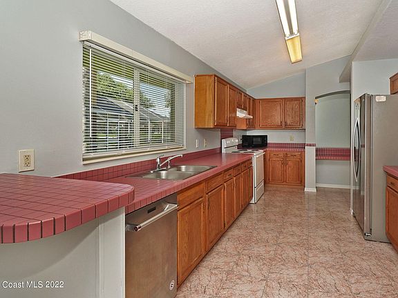 3rd image of 3957 Saint Armens Cir