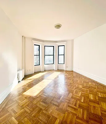 Rented by Avenues Real Estate | media 9