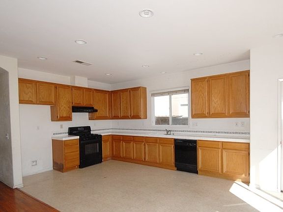 2nd image of 5246 Avenida De Las Vistas