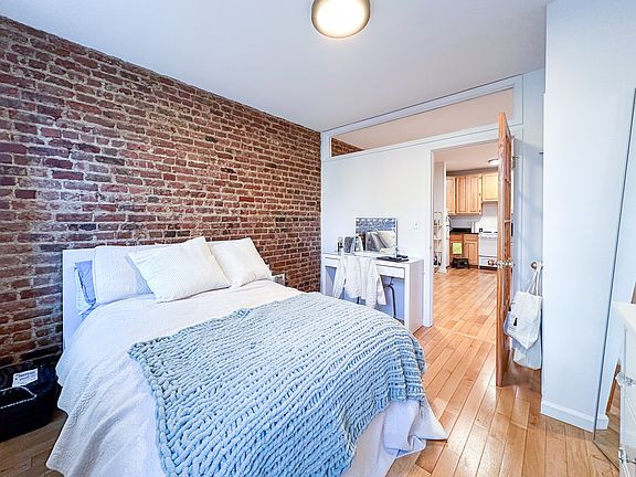 4th image of 315 E 5th St APT 5E