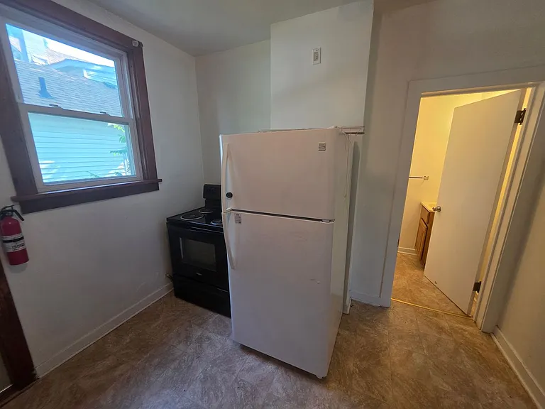 705 E Grand Ave — Photo 6