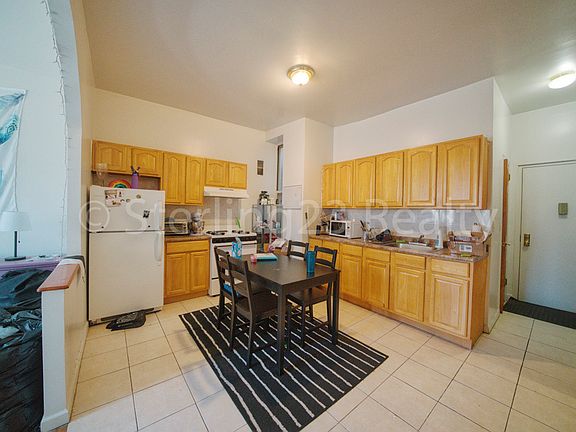 5th image of 26-10 Hoyt Ave S #2RR