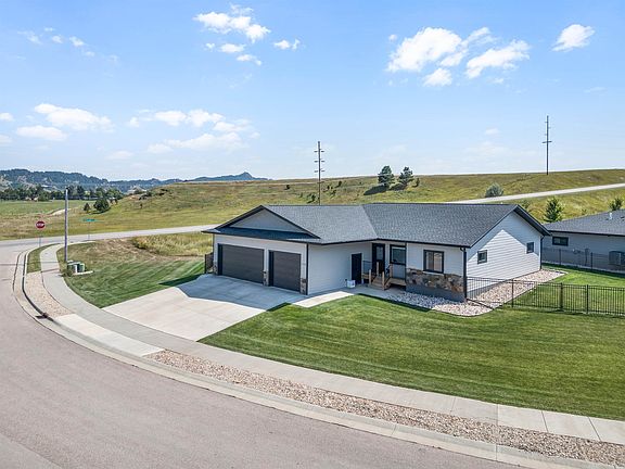 2nd image of 2119 Arrowhead Cir