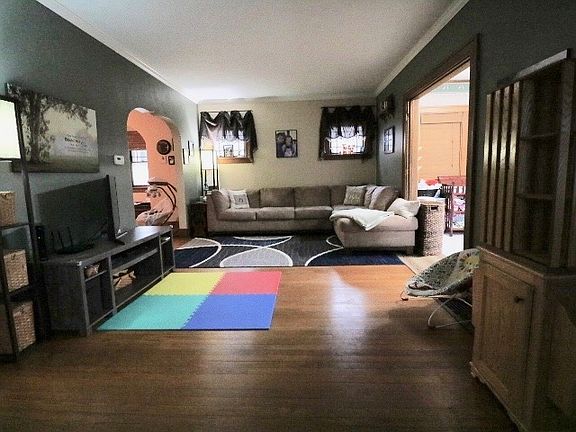 3rd image of 205 N Byrkit Ave