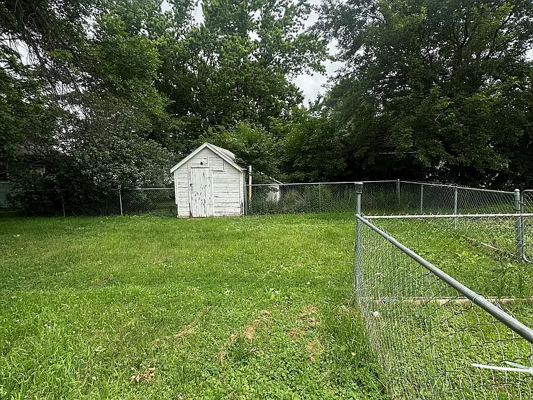 430 S Egan Ave — Photo 2