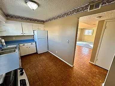 3 bed, 1610 sqft, $1,400 — Photo 4
