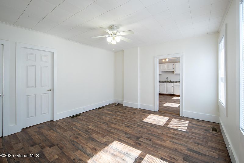 4th image of 46 White Street