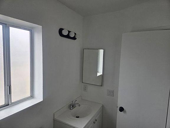 5th image of 3741 Marlborough Ave APT 6