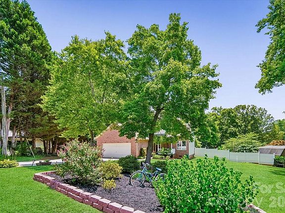 4th image of 508 Watergate Cir