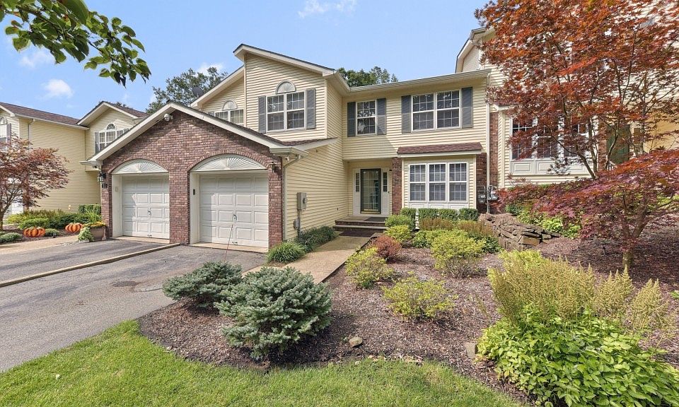 1st image of 7 Carey Arthur Dr
