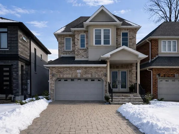 722 Gardner Ave, Mississauga, ON L5E 1A9