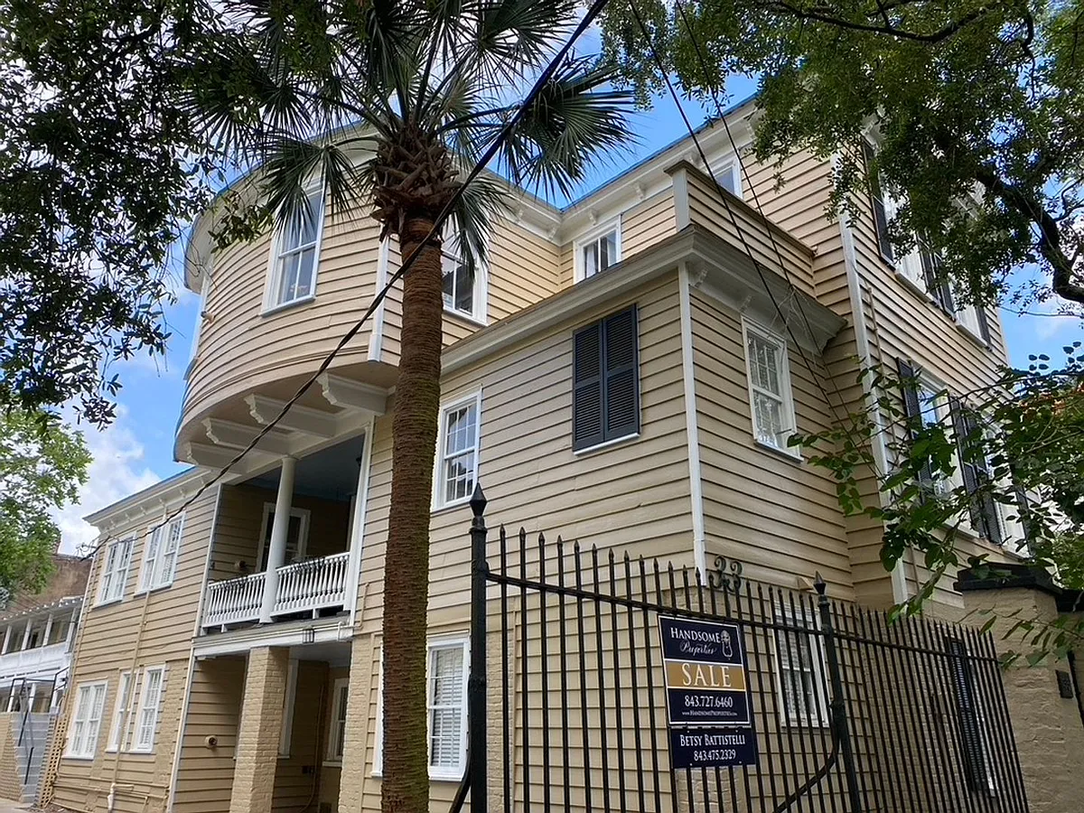 Building Photo - 33 Pitt St #4