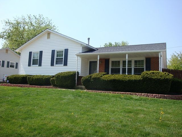 2nd image of 114 E Rutherford Dr