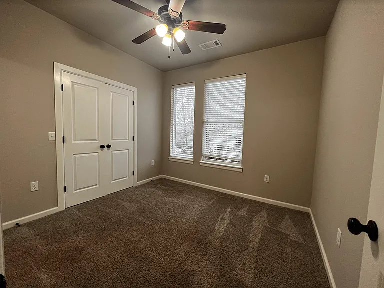 1150-1168 N Oakland Ave — Photo 18