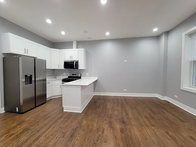 1162 W 19th St #13 — Photo 4