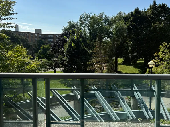 38 Fontenay Ct #207, Toronto, ON M9A 5H5