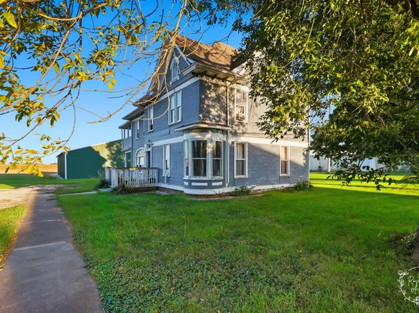 19 N Green St, Piper City, IL 60959