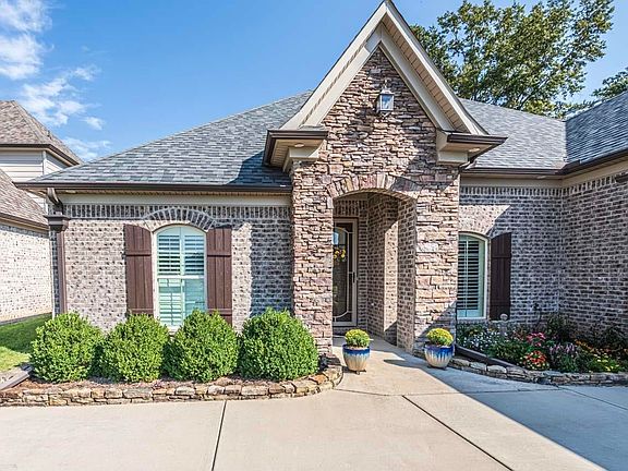 2nd image of 525 Cherokee Cir