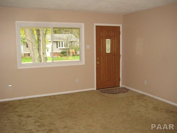 3rd image of 106 N Behrens Ave