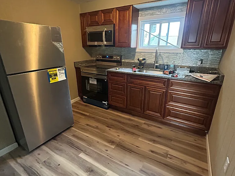 729 Moltke Ave #B — Photo 1
