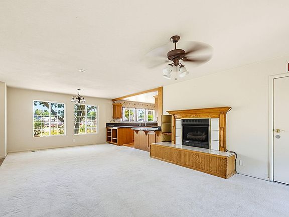4th image of 1265 Corona Ave