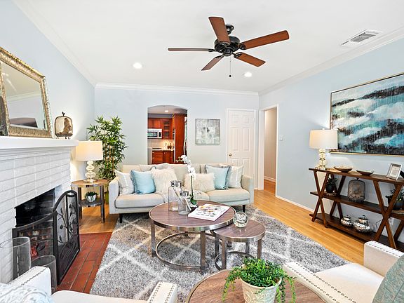 5th image of 210 W Montecito Ave