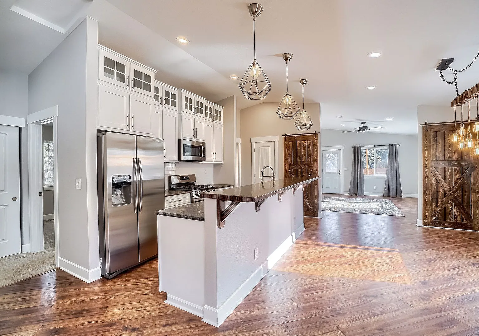 Modern Mountain Living in the Heart of Woodland Park 4BD & 2BA — Photo 4