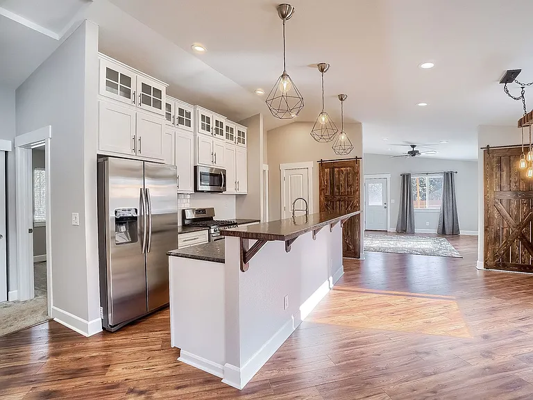417 N West St — Photo 4